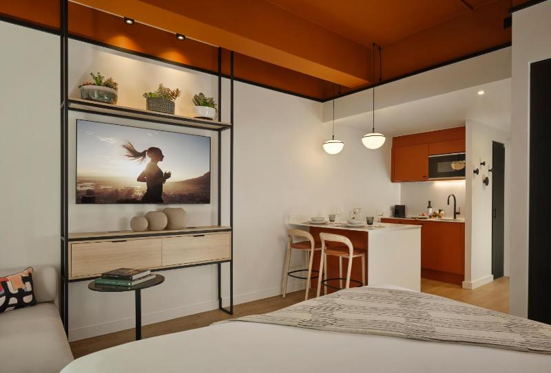 Executive Studio image 3