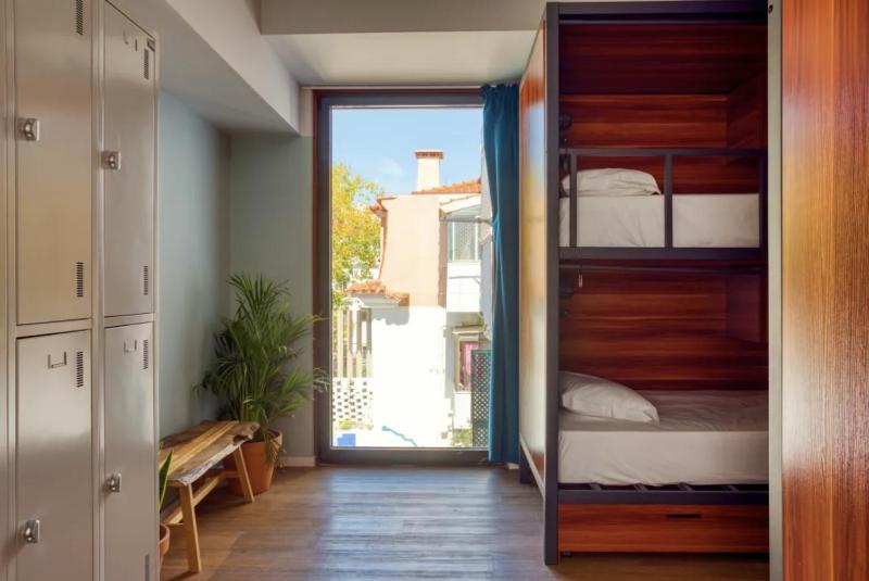 Bed in 10-Bed Mixed Dormitory Room image 1