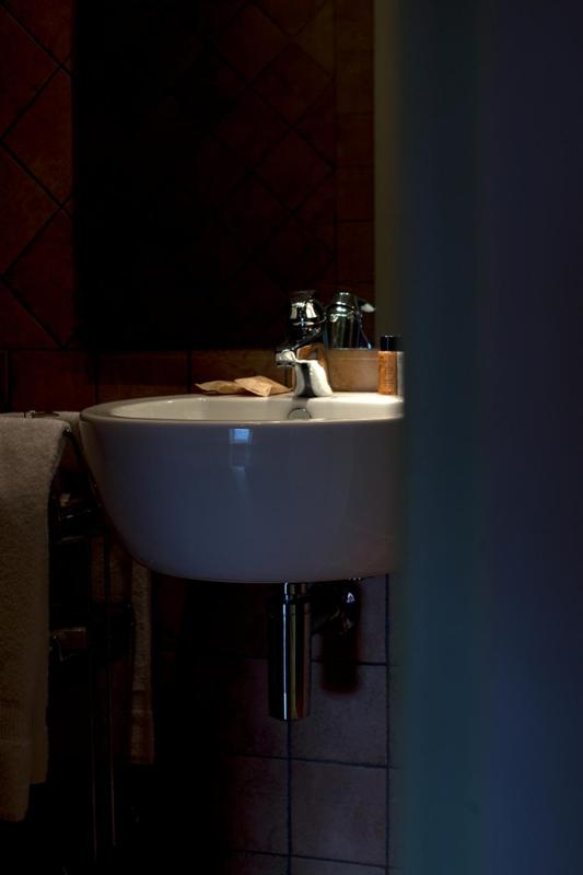 Double Room image 3