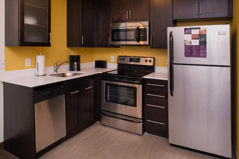 One-Bedroom Queen Suite image 3