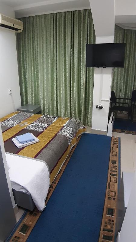 Deluxe Double Room with Extra Bed image 2