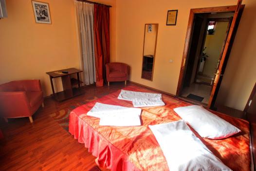 Double Room image 2