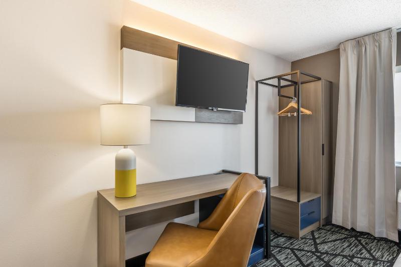 King Suite - Non Smoking image 2