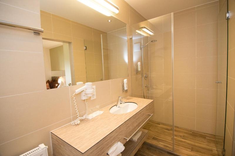 Quadruple Room image 2