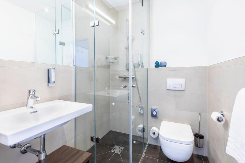 Standard Queen Room image 1