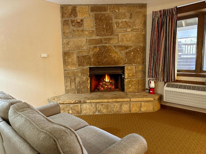 King Suite with Spa Bath - No Pets image 4