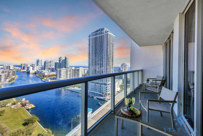Apartment w/ Balcony +  Amazing Pool - image 23