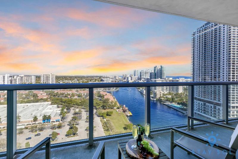 Apartment w/ Balcony +  Amazing Pool - image 15