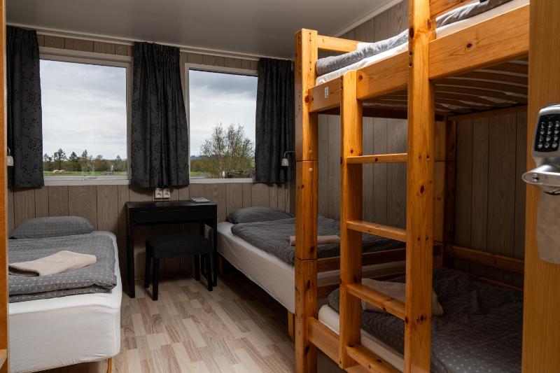 Family Room with Shared Facilities image 3