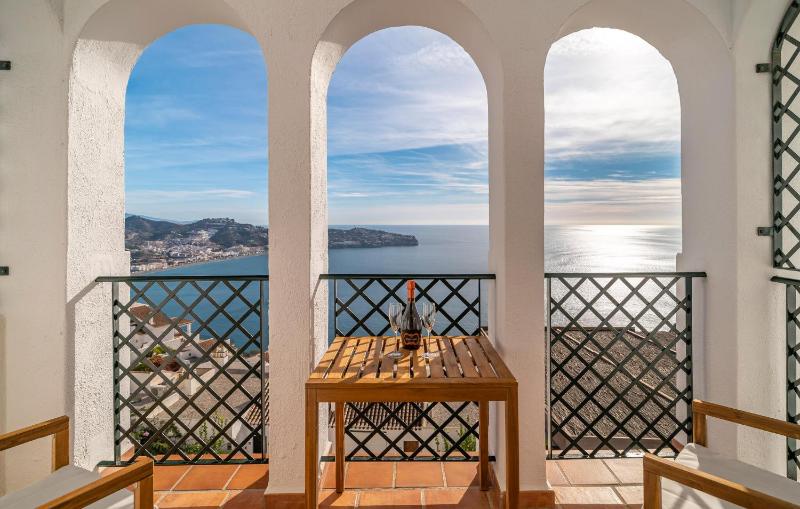 4 Bedroom Gorgeous Home In Almuñecar - image 8