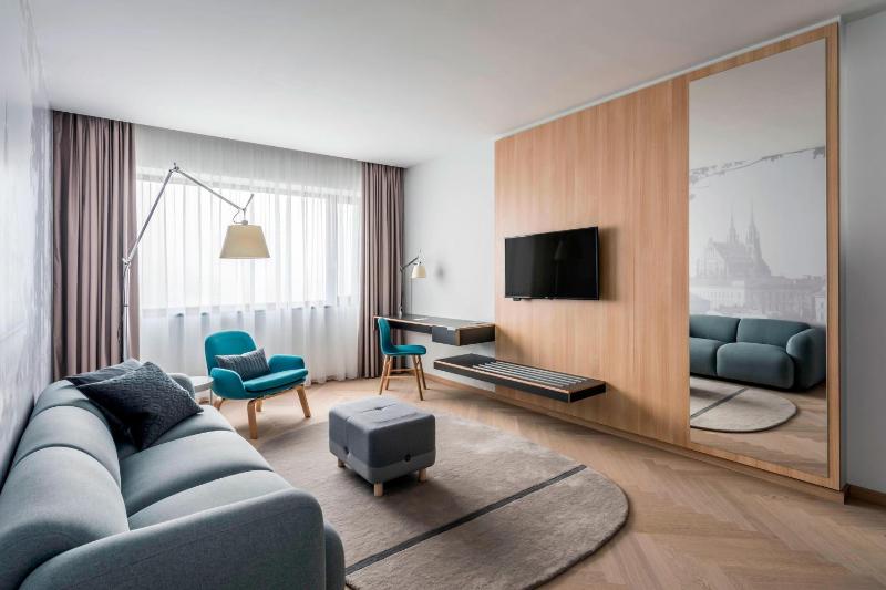 Suite with City View image 3