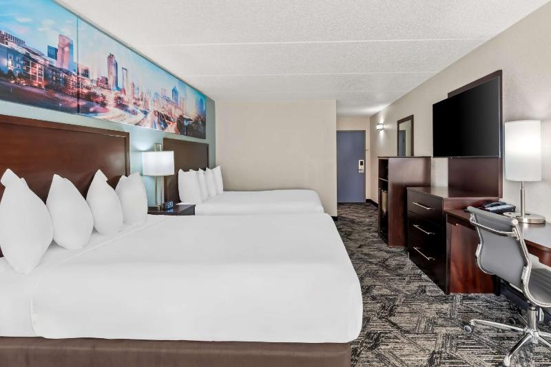 Queen Rooms with Two Queen Beds - Non-Smoking image 4