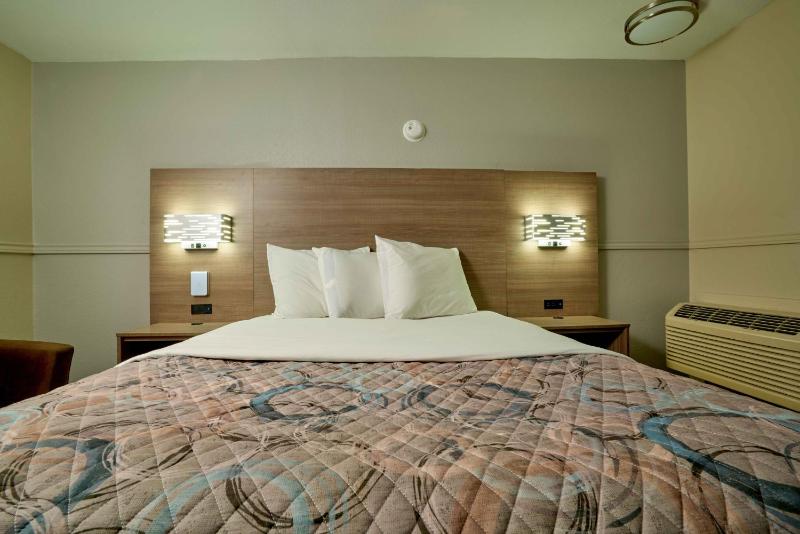 Garden Queen Room image 2