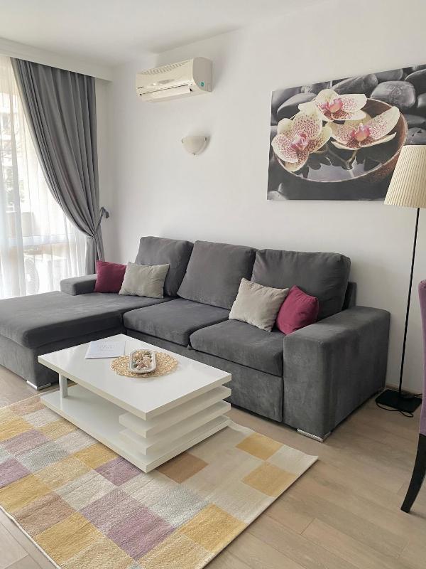 Apartment with Garden View image 3