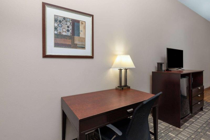 King Room with City View - Non-Smoking image 3