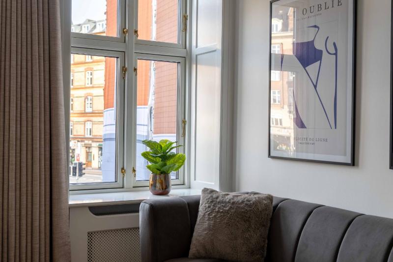 Lovely Apartment by w Bathtub and Balcony - image 2