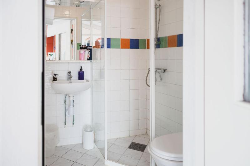 Twin Room with Shared Toilet image 3