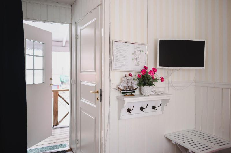 Twin Room with Shared Toilet image 4