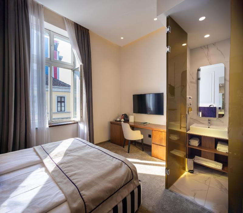 Superior Double or Twin Room image 3