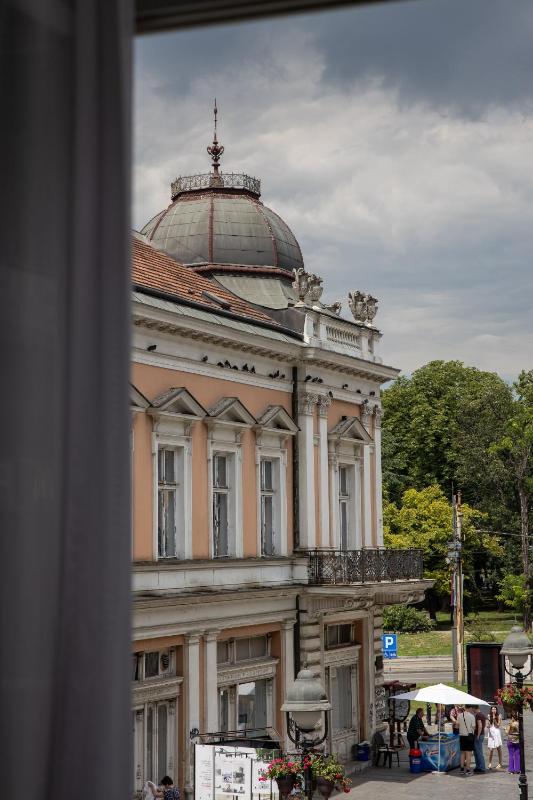 Deluxe Double or Twin Room image 2