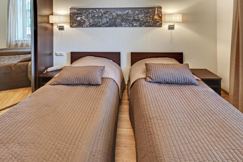 One-Bedroom Family Apartment - FREE Parking image 4