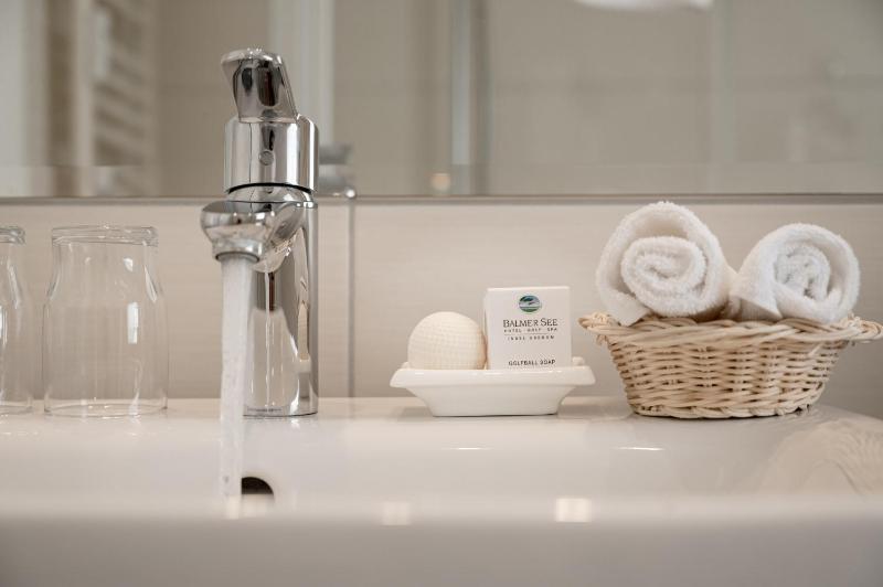 Standard Double Room image 3