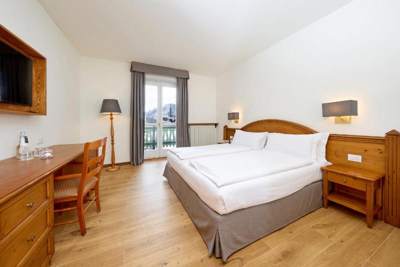 Superior Double or Twin Room with Lake View image 1