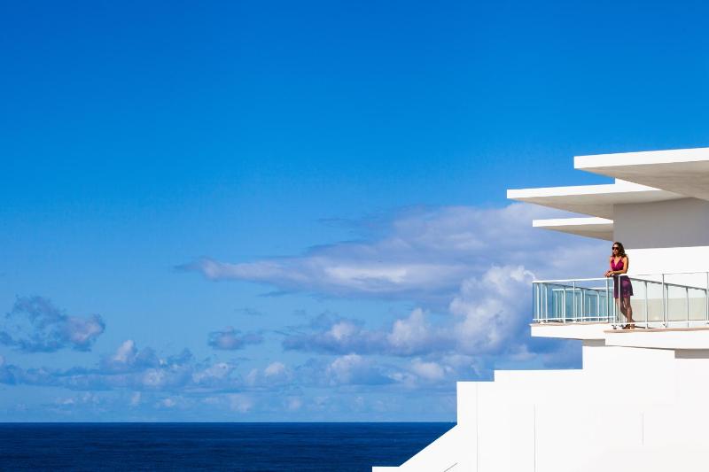 Three-Bedroom Townhouse with Sea View image 2