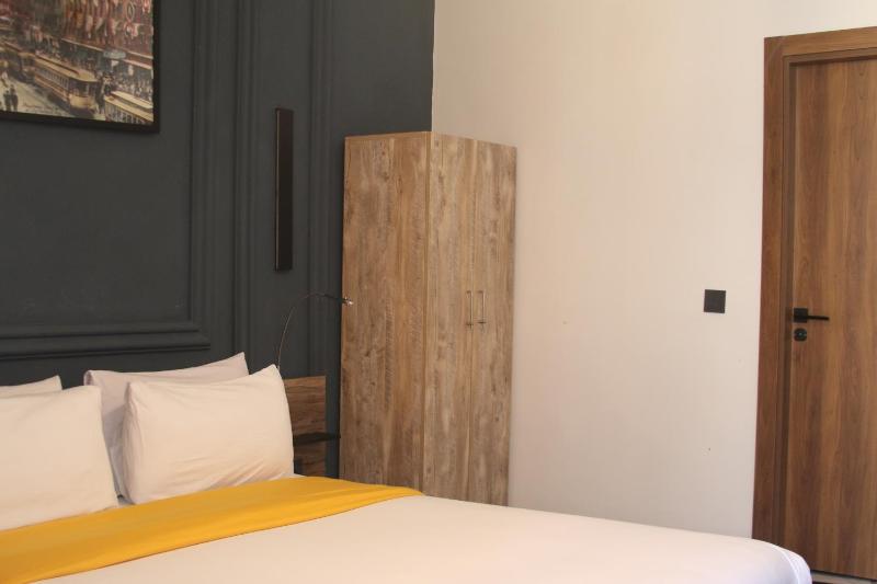The Hotel Syracuse - image 13