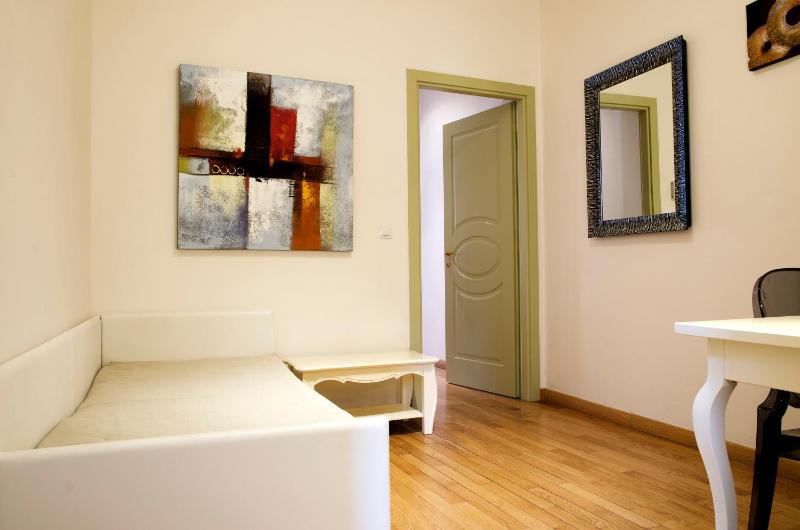 Deluxe Triple Room image 4