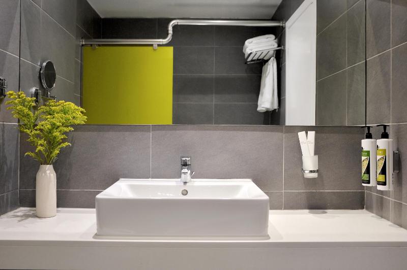 Double or Twin Room with City View image 3