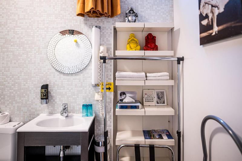 Single Room image 4
