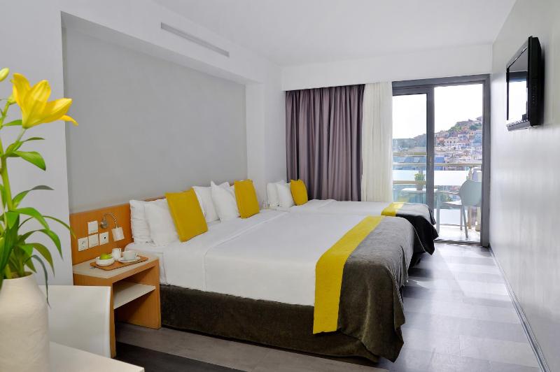 Triple Room with City View image 3