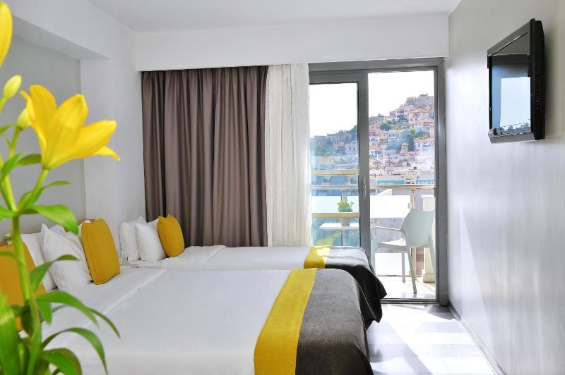 Triple Room with City View image 1