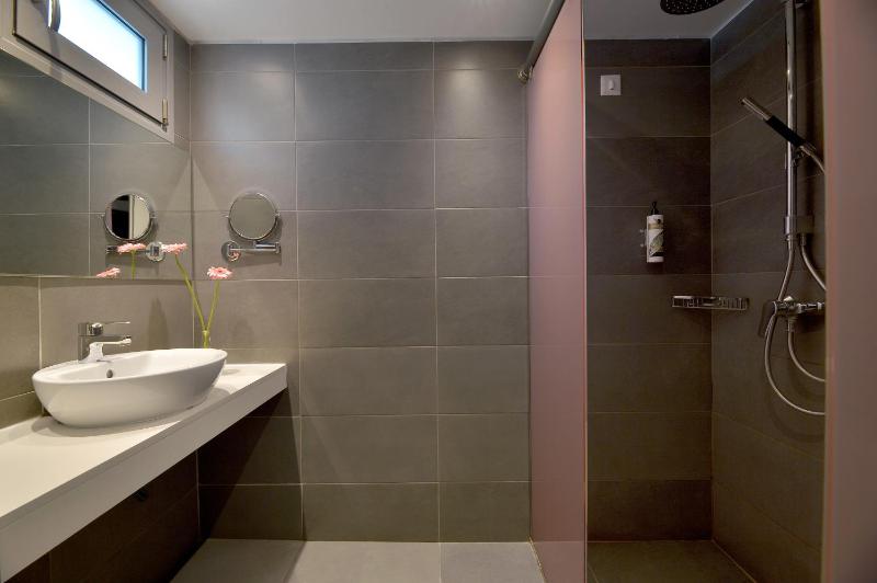 Single Room image 3