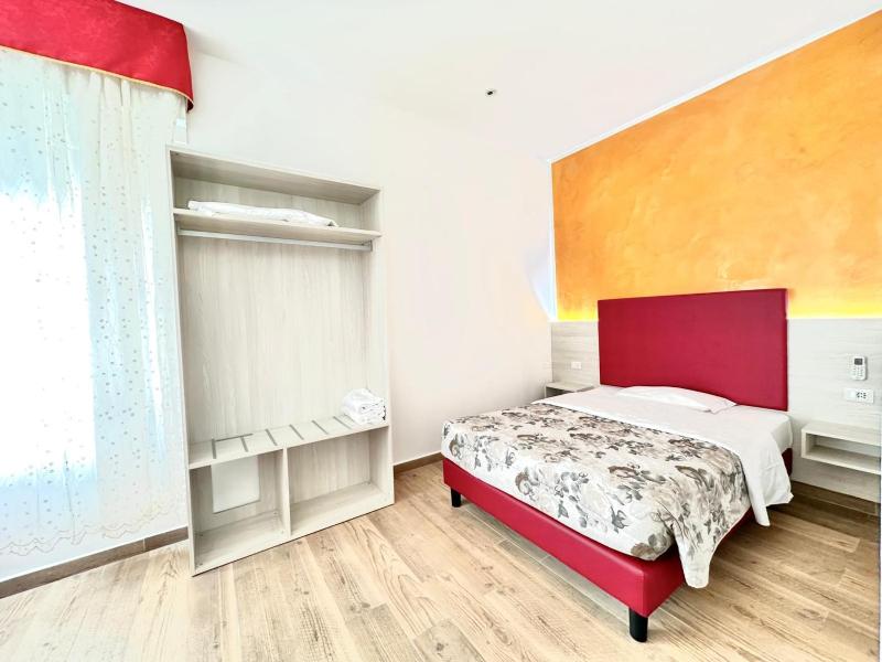 Large Twin Room image 4