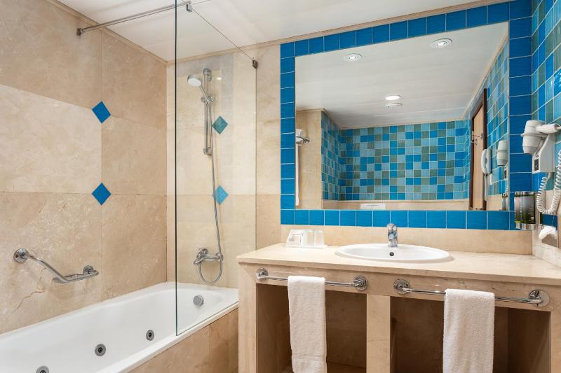 Suite with Sea View image 2