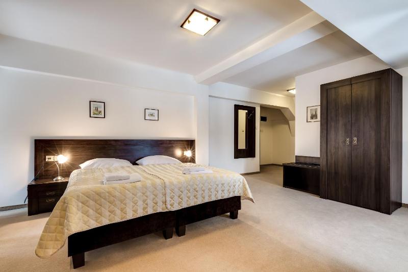 Double or Twin Room image 3