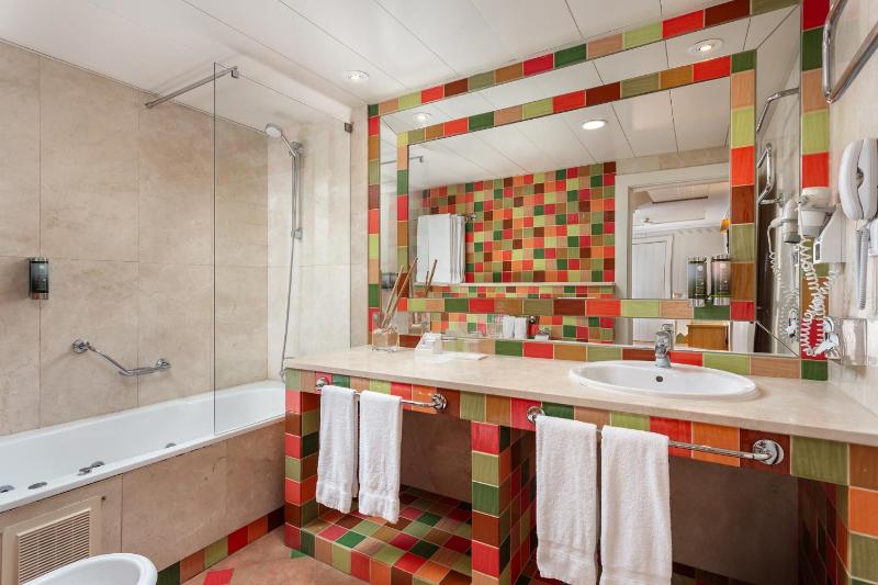 One-Bedroom Family Apartment image 1