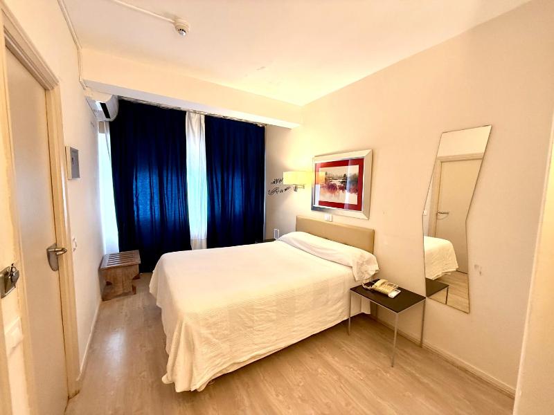 Economy Single Room image 3