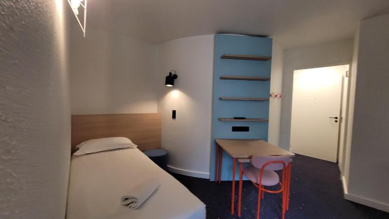 Standard Single Room image 4