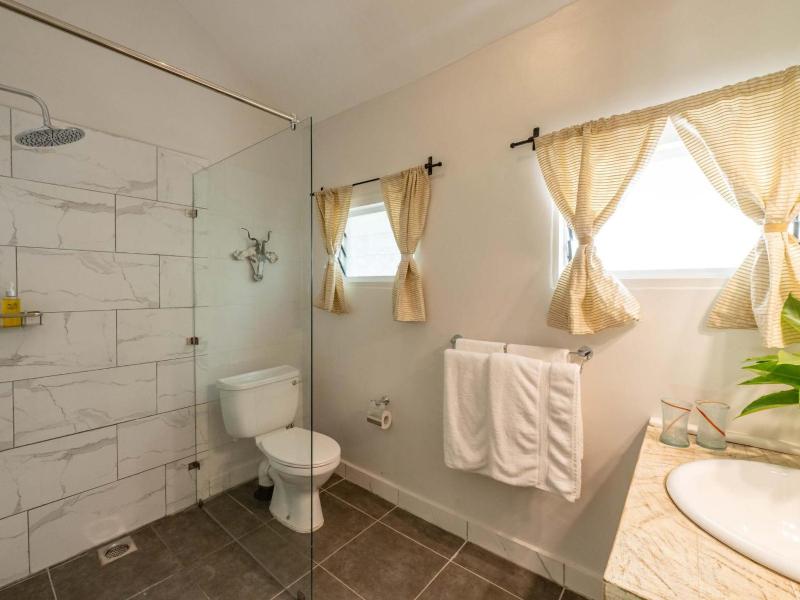 Standard Triple Room image 2