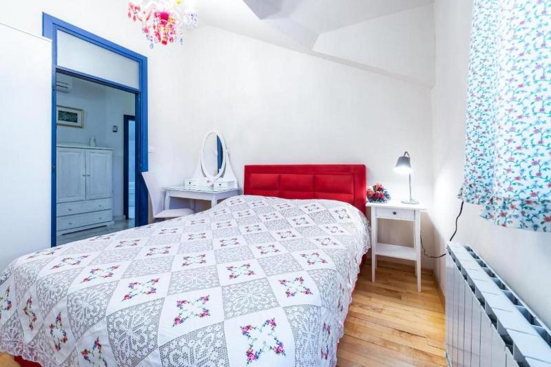 Family Four Bedroom Holiday Home with Pool - image 33