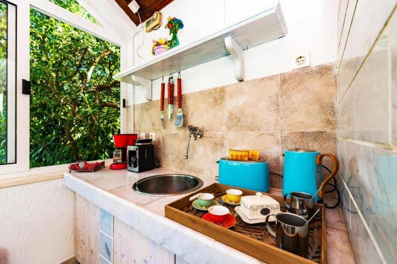 Family Four Bedroom Holiday Home with Pool - image 19