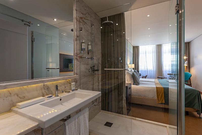 Superior Double or Twin Room image 4