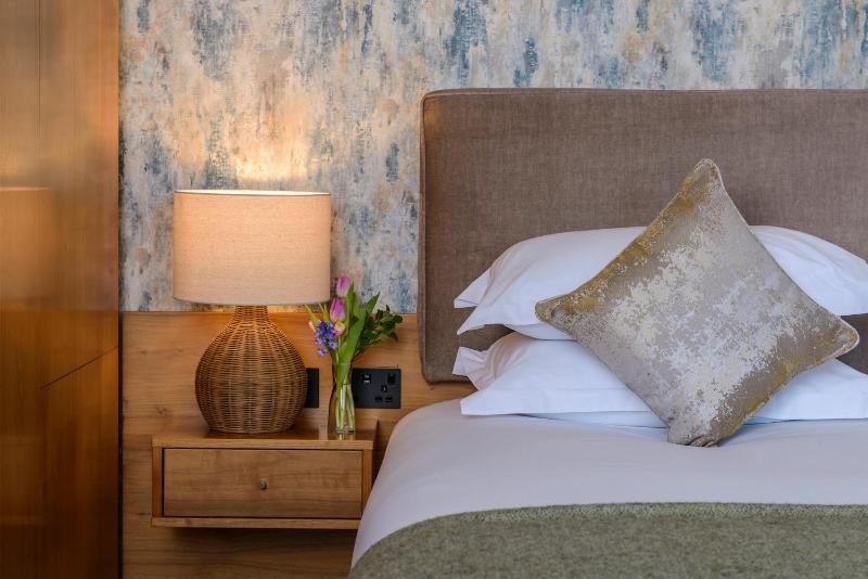 Executive Suite image 3