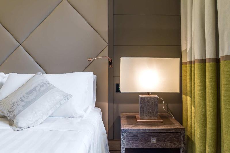 Small Double Room image 3