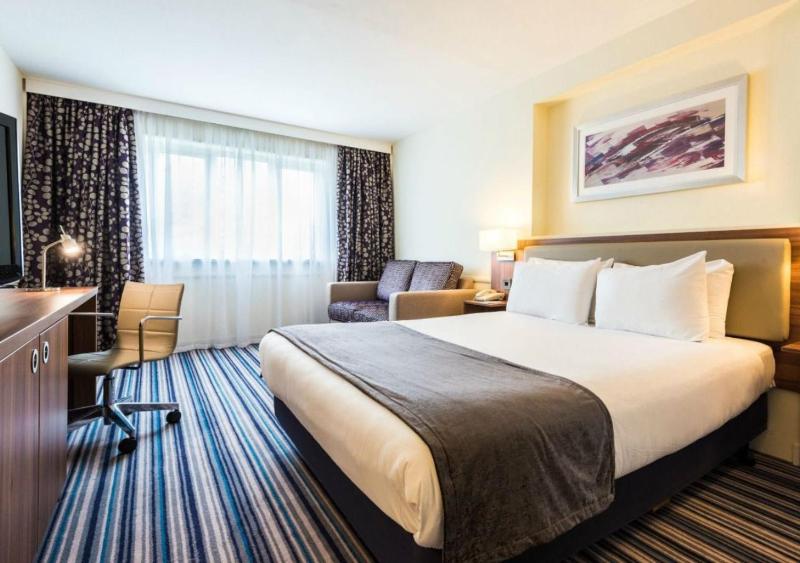 Premium Double Room image 3