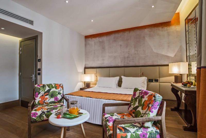 Luxury Suite image 4