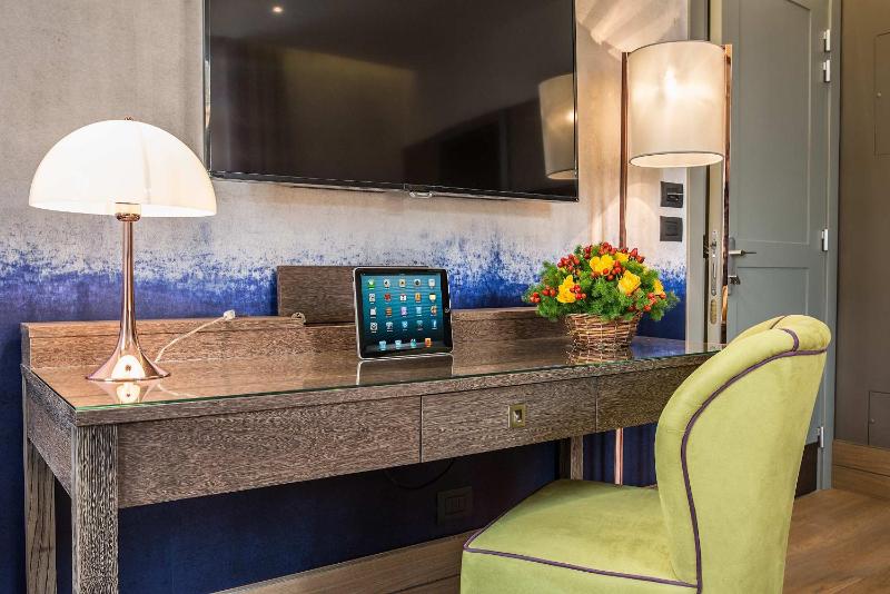 Luxury Suite image 2